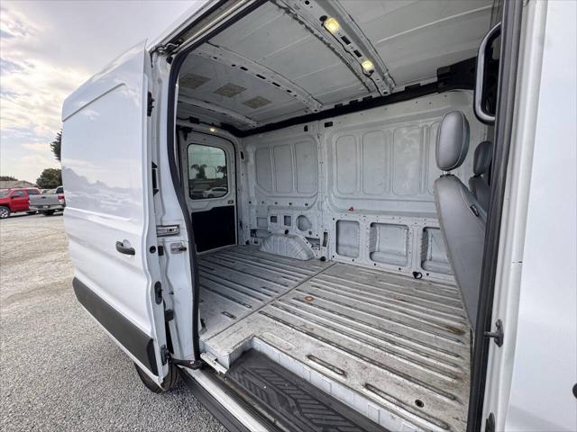 2017 Ford Transit 150 3dr SWB Medium Roof Cargo Van w/Sliding Passen