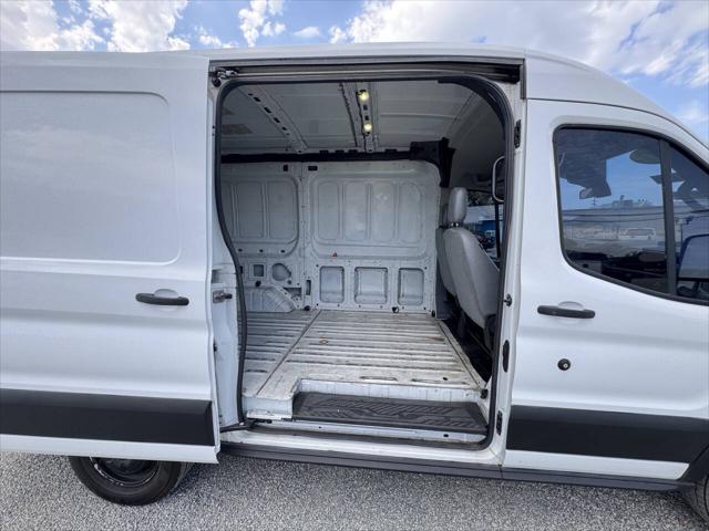 2017 Ford Transit 150 3dr SWB Medium Roof Cargo Van w/Sliding Passen