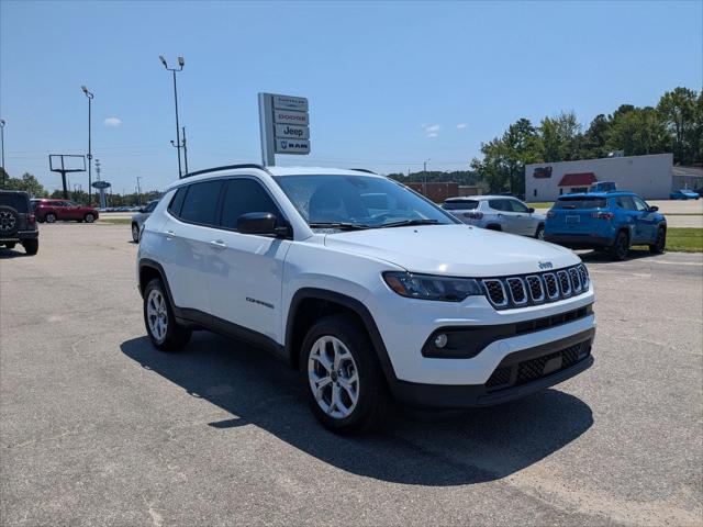2025 Jeep Compass COMPASS LATITUDE 4X4