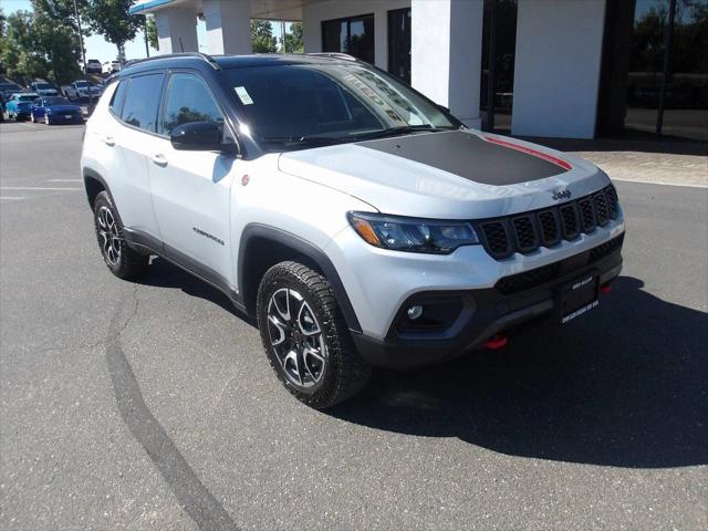2025 Jeep Compass COMPASS TRAILHAWK 4X4