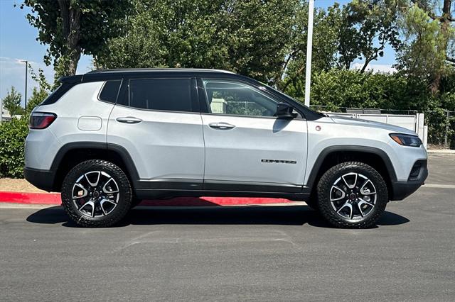 2025 Jeep Compass COMPASS TRAILHAWK 4X4