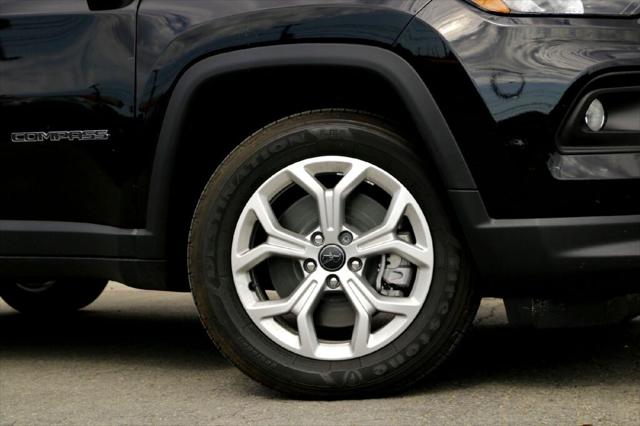 2025 Jeep Compass COMPASS LATITUDE 4X4