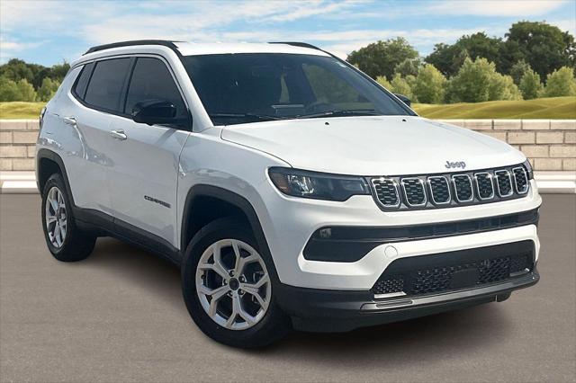 2025 Jeep Compass COMPASS LATITUDE 4X4