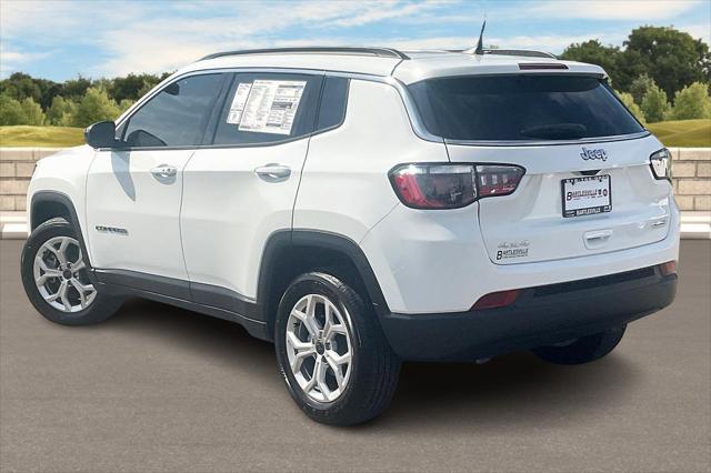 2025 Jeep Compass COMPASS LATITUDE 4X4