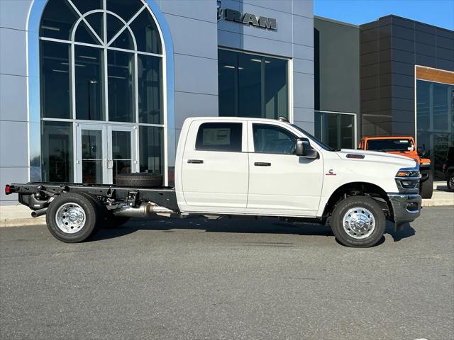2025 RAM Ram 3500 Chassis Cab RAM 3500 TRADESMAN CREW CAB CHASSIS 4X4 60 CA