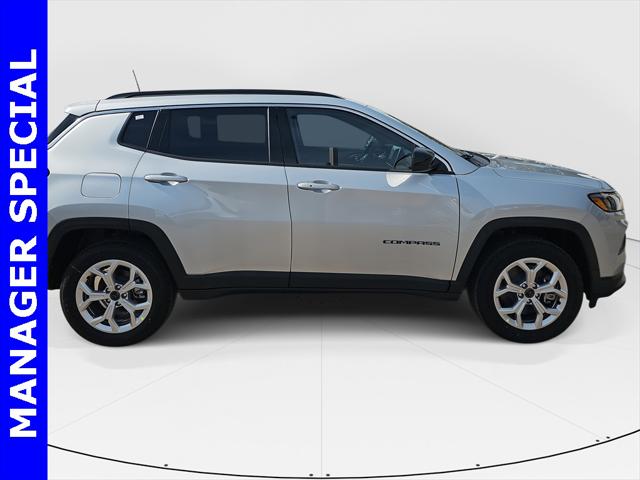 2025 Jeep Compass COMPASS LATITUDE 4X4