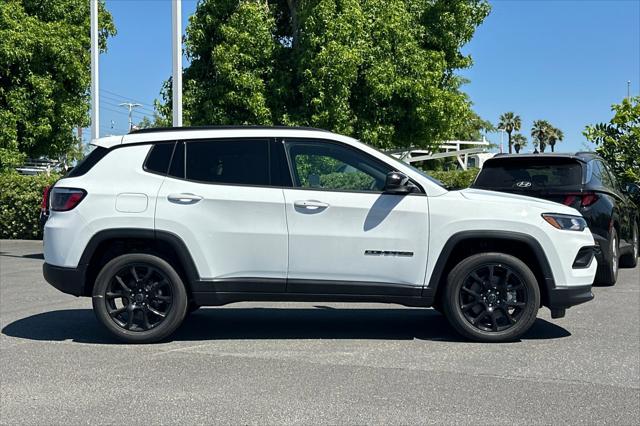 2025 Jeep Compass COMPASS LATITUDE 4X4