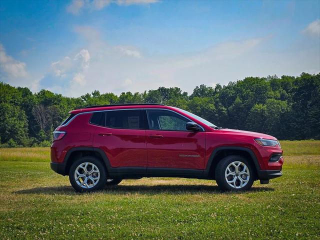 2025 Jeep Compass COMPASS LATITUDE 4X4