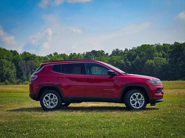 2025 Jeep Compass COMPASS LATITUDE 4X4