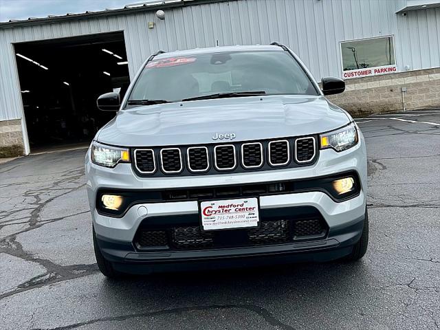 2025 Jeep Compass COMPASS LATITUDE 4X4