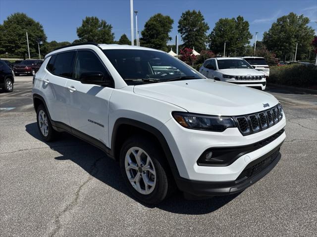 2025 Jeep Compass COMPASS LATITUDE 4X4