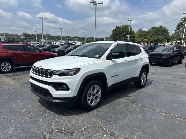 2025 Jeep Compass COMPASS LATITUDE 4X4