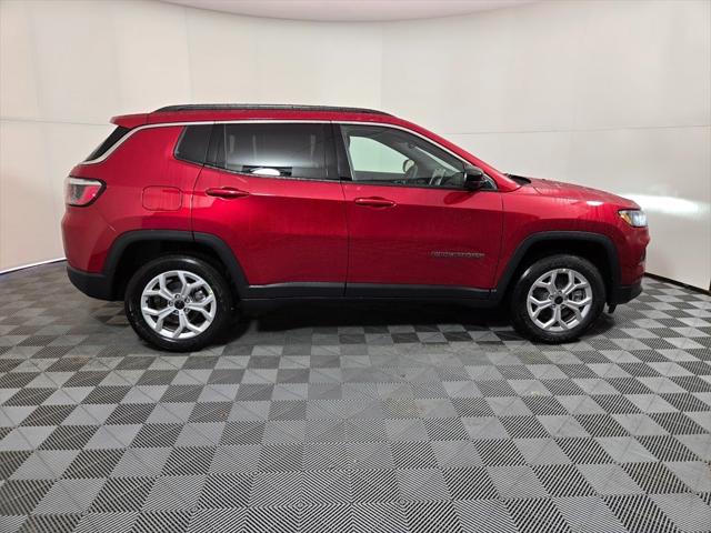 2025 Jeep Compass COMPASS LATITUDE 4X4