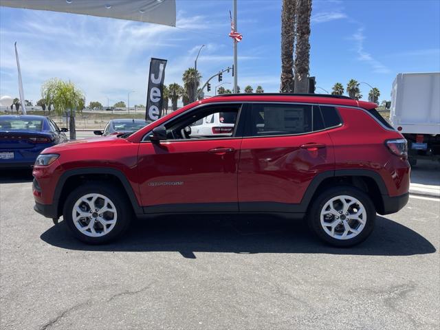 2025 Jeep Compass COMPASS LATITUDE 4X4