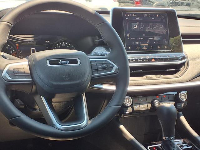 2025 Jeep Compass COMPASS LATITUDE 4X4