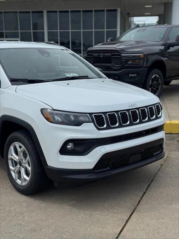 2025 Jeep Compass COMPASS LATITUDE 4X4
