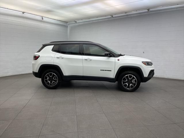 2025 Jeep Compass COMPASS TRAILHAWK 4X4