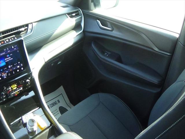 2023 Jeep Grand Cherokee L Laredo 4x4