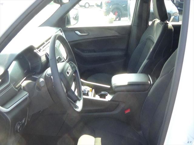 2023 Jeep Grand Cherokee L Laredo 4x4