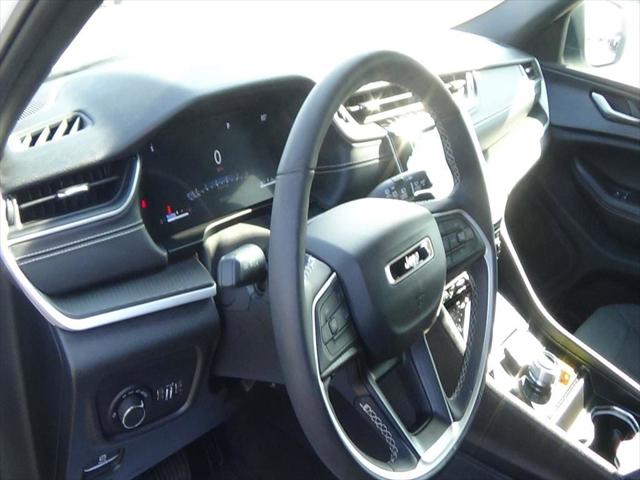 2023 Jeep Grand Cherokee L Laredo 4x4