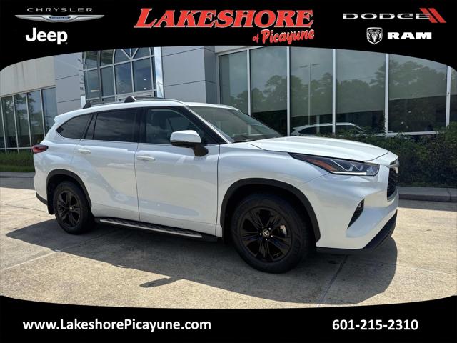 2022 Toyota Highlander Hybrid XLE Bronze Edition
