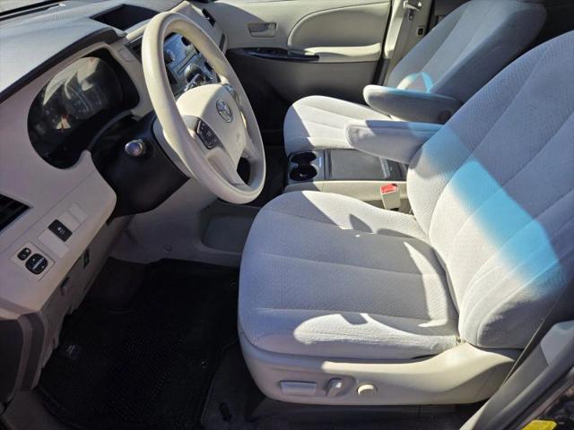 2012 Toyota Sienna LE 8 Passenger