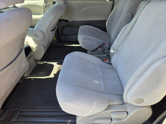 2012 Toyota Sienna LE 8 Passenger
