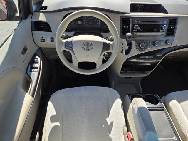 2012 Toyota Sienna LE 8 Passenger