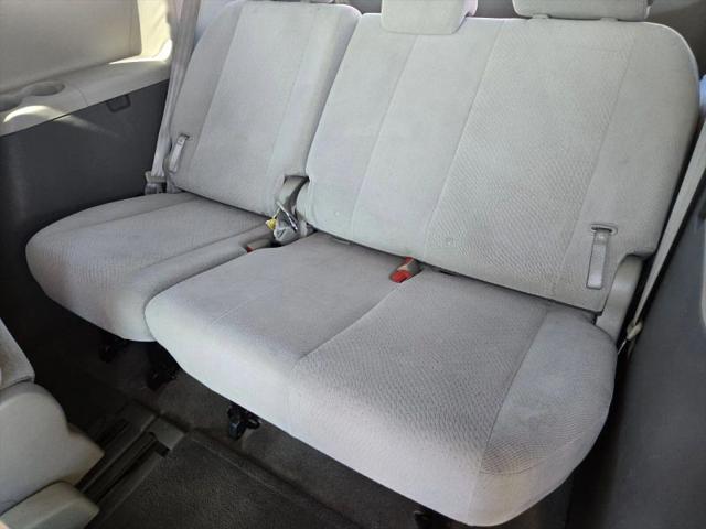 2012 Toyota Sienna LE 8 Passenger