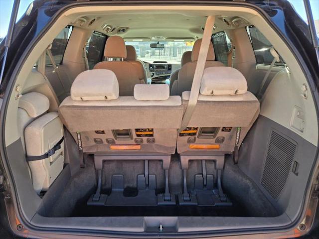 2012 Toyota Sienna LE 8 Passenger