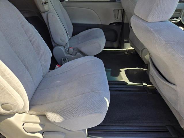 2012 Toyota Sienna LE 8 Passenger
