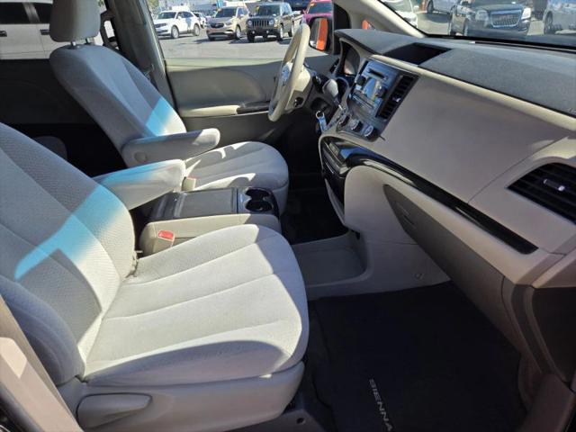 2012 Toyota Sienna LE 8 Passenger