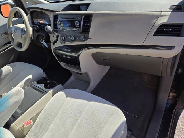 2012 Toyota Sienna LE 8 Passenger