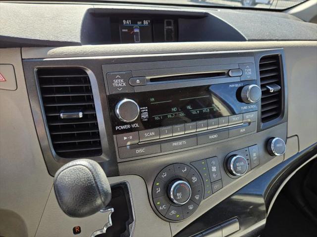 2012 Toyota Sienna LE 8 Passenger