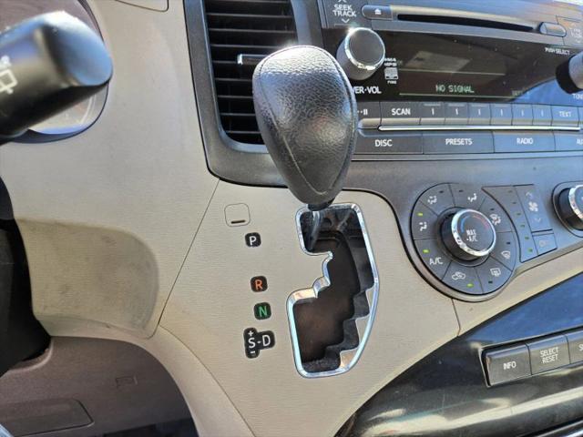 2012 Toyota Sienna LE 8 Passenger
