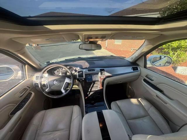 2008 Cadillac Escalade Standard