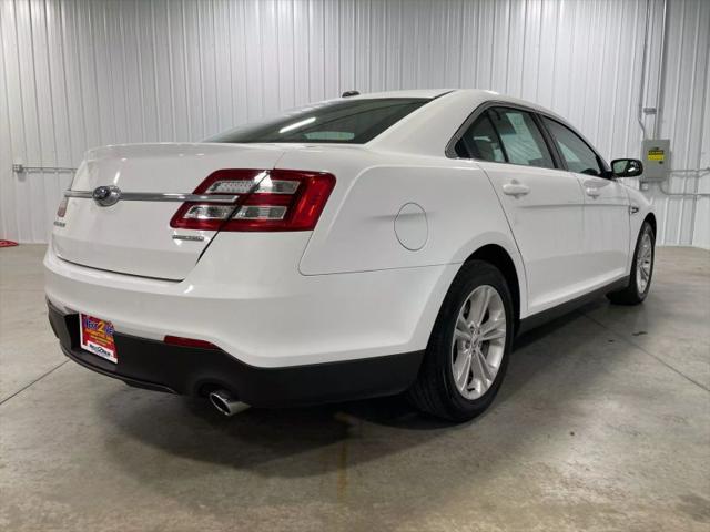 2017 Ford Taurus SE