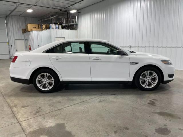 2017 Ford Taurus SE