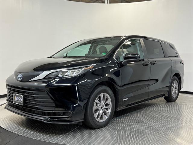 2021 Toyota Sienna LE