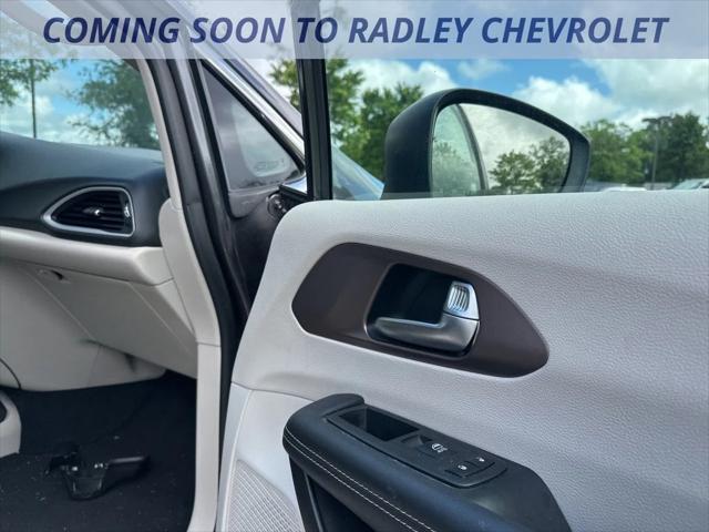 2023 Chrysler Voyager LX