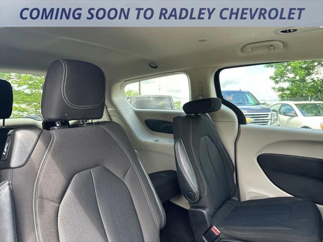 2023 Chrysler Voyager LX