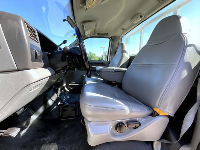 2004 Ford F-550 XL