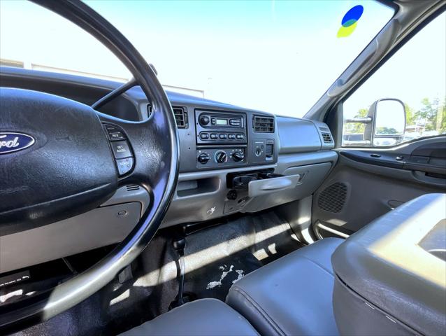 2004 Ford F-550 XL