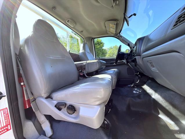 2004 Ford F-550 XL
