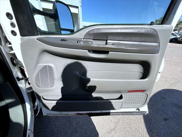 2004 Ford F-550 XL