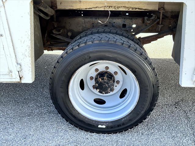 2004 Ford F-550 XL