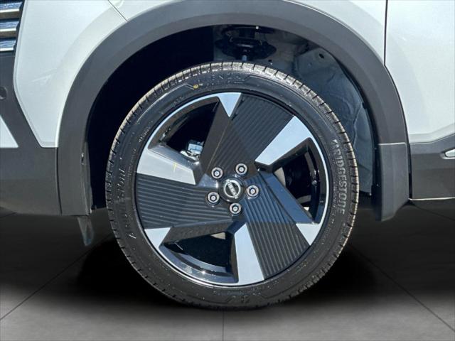 2025 Nissan Kicks SR FWD