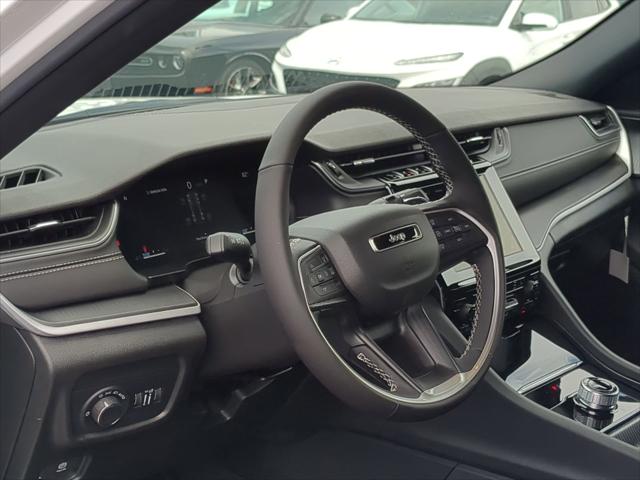 2025 Jeep Grand Cherokee GRAND CHEROKEE LAREDO 4X4