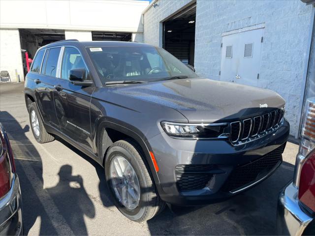 2025 Jeep Grand Cherokee GRAND CHEROKEE LAREDO X 4X4