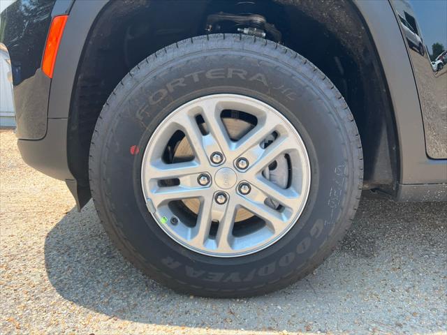 2025 Jeep Grand Cherokee Laredo 4x2